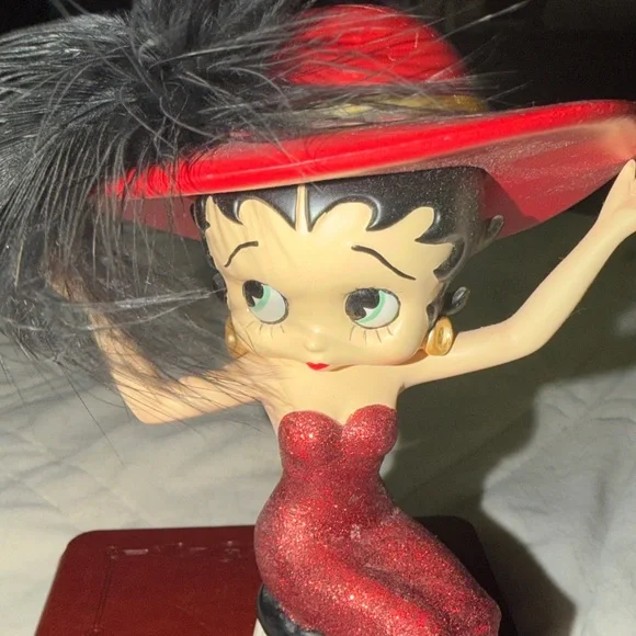 Vintage Betty Boop Red Figurine with Black Feather Hat - Picture 6 of 7
